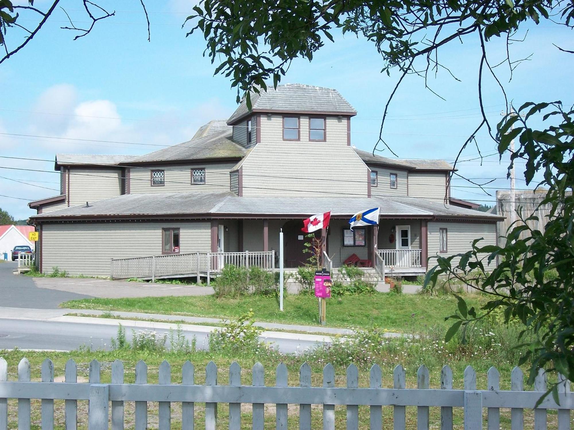 Louisbourg Harbour Inn Exterior photo